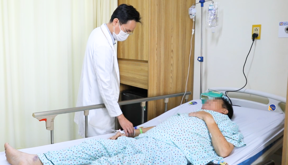 BÁC SĨ THĂM KHÁM BỆNH NHÂN (1).png