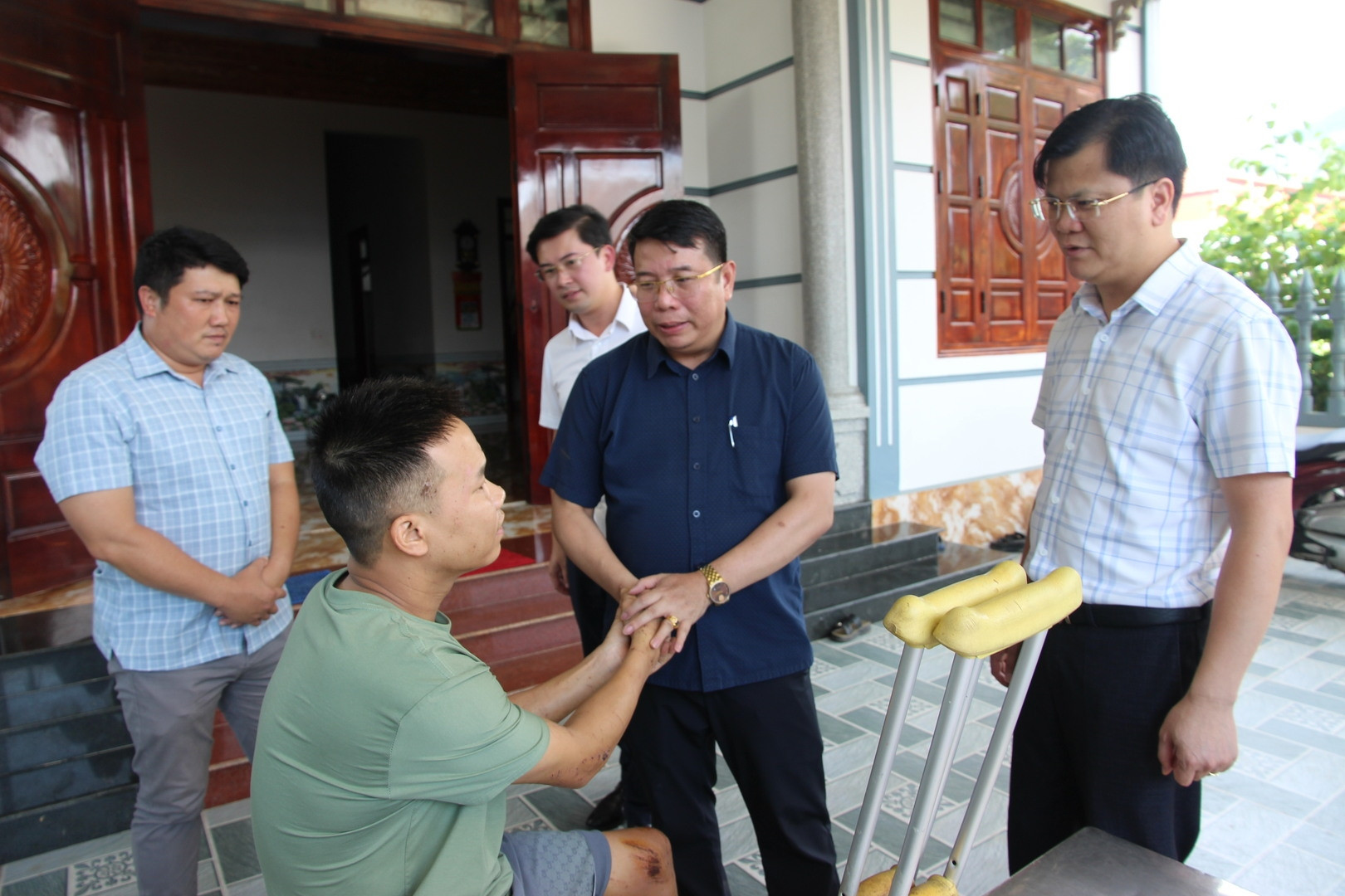 Bộ Dân tộc và Tôn giáo thăm hỏi người dân vùng lũ Mường Than