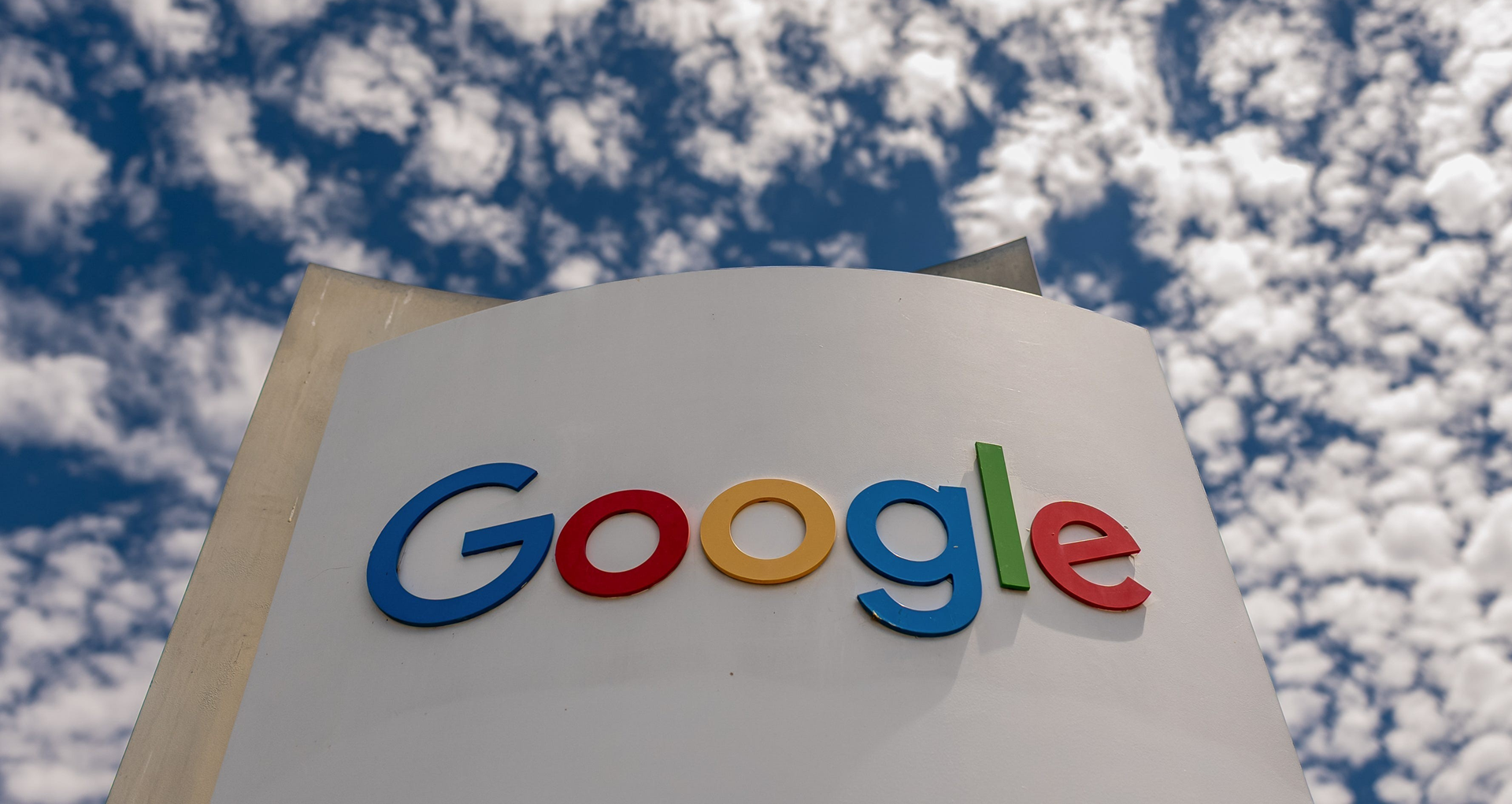 Công ty mẹ Google đạt doanh thu kỷ lục 119,8 tỷ USD, Gemini áp sát ChatGPT