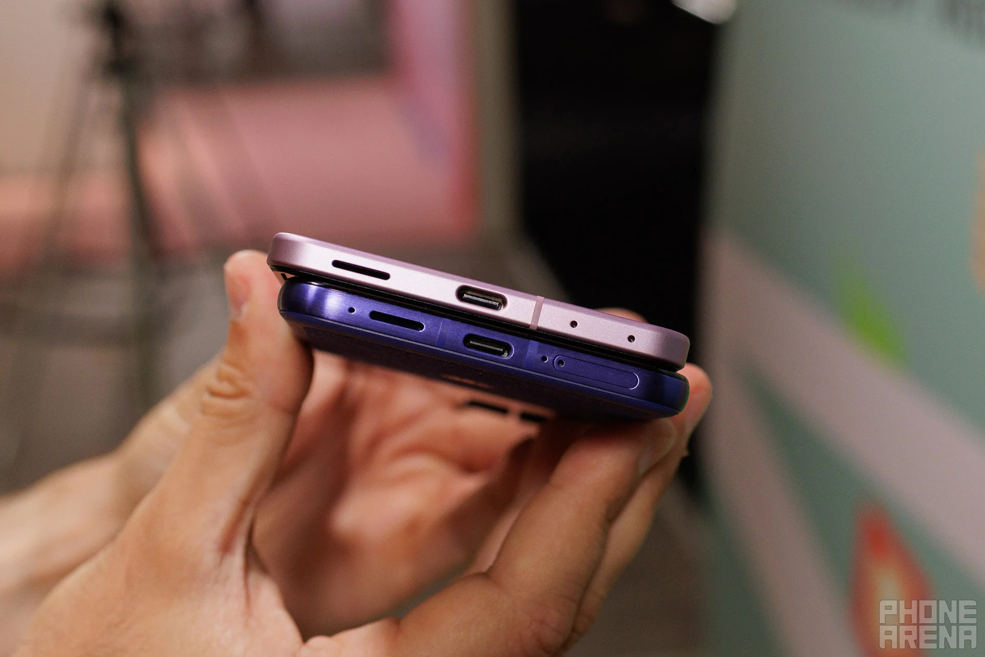 Galaxy Z Flip 8 vs Motorola Razr Ultra 5.jpg