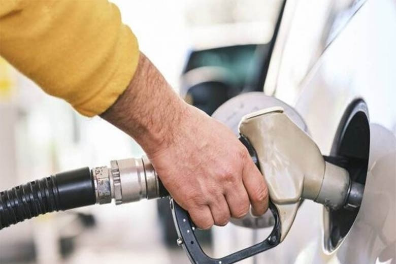 Giá xăng E10 tăng gần 1.000 đồng/lít, có loại dầu tăng hơn 2.400 đồng/lít