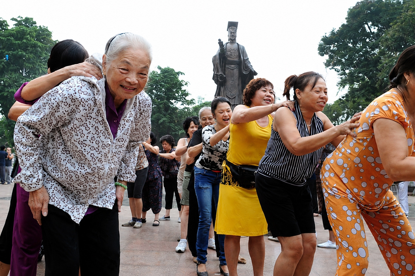 Lo 'khoảng trống an sinh' nới rộng, hạ độ tuổi hưởng trợ cấp là chưa đủ