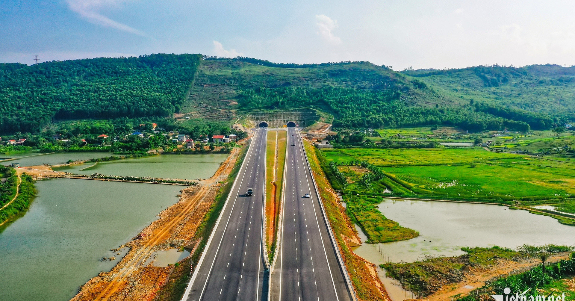 Mạng lưới cao tốc Việt Nam sẽ vượt 10.100km, thêm 5 tuyến mới