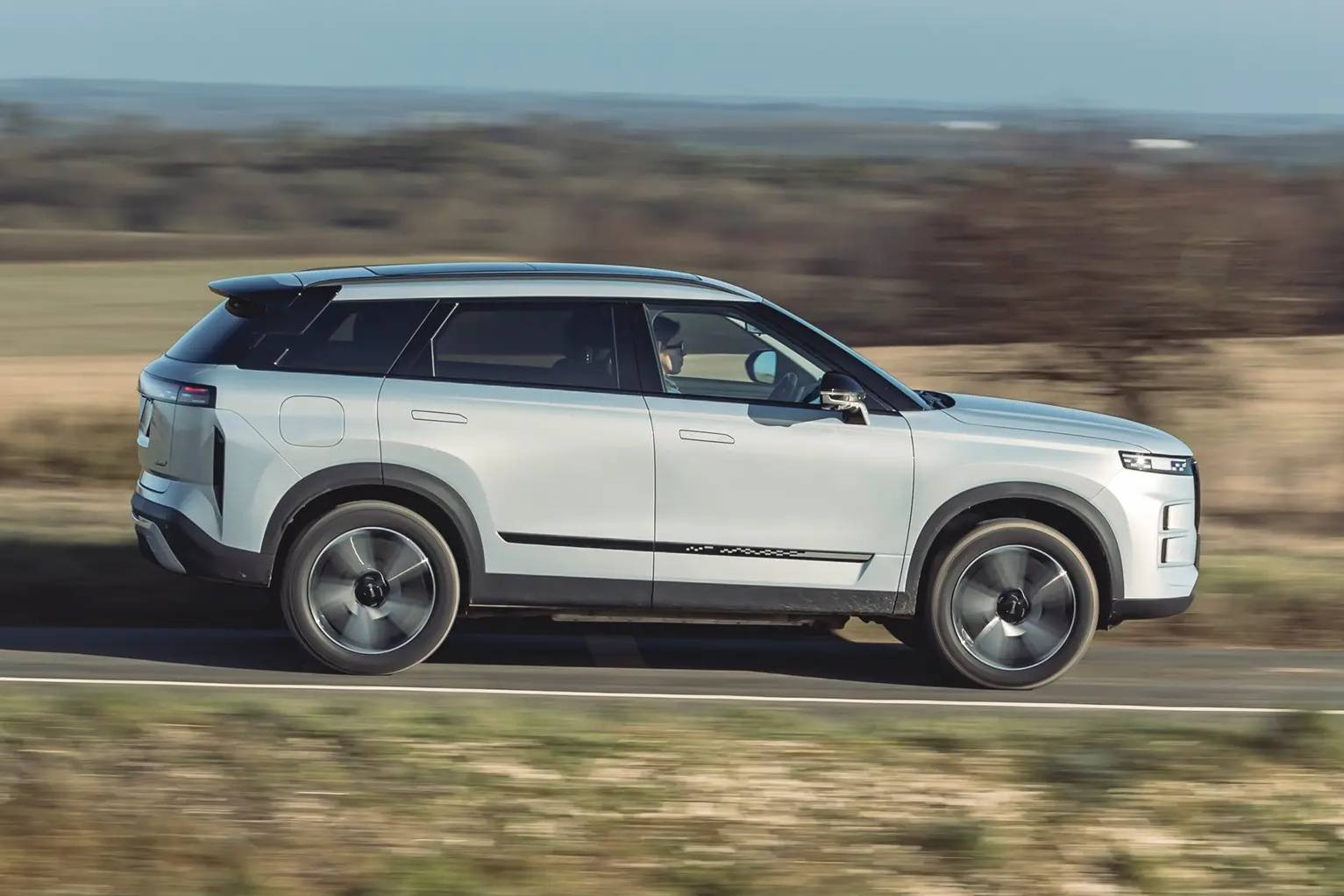 Mẫu xe giá rẻ 'hao hao' Range Rover bất ngờ vươn lên bán chạy nhất nước Anh