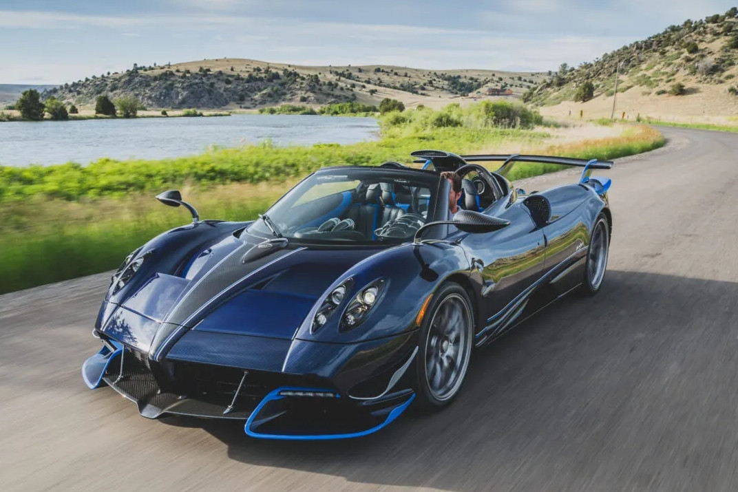 Ngắm chiếc siêu xe Pagani Huayra Roadster đầu tiên trên thế giới dùng hộp số sàn