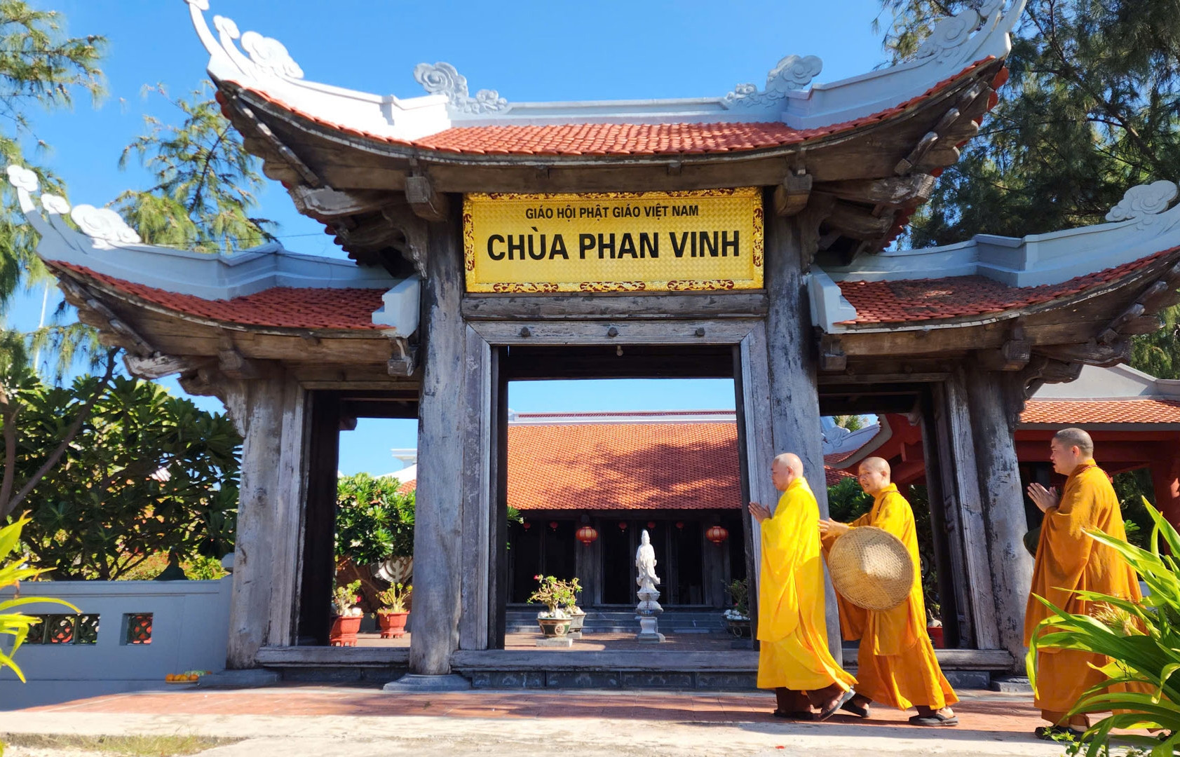 Những mái chùa nơi đầu sóng: Cột mốc tâm linh khẳng định chủ quyền