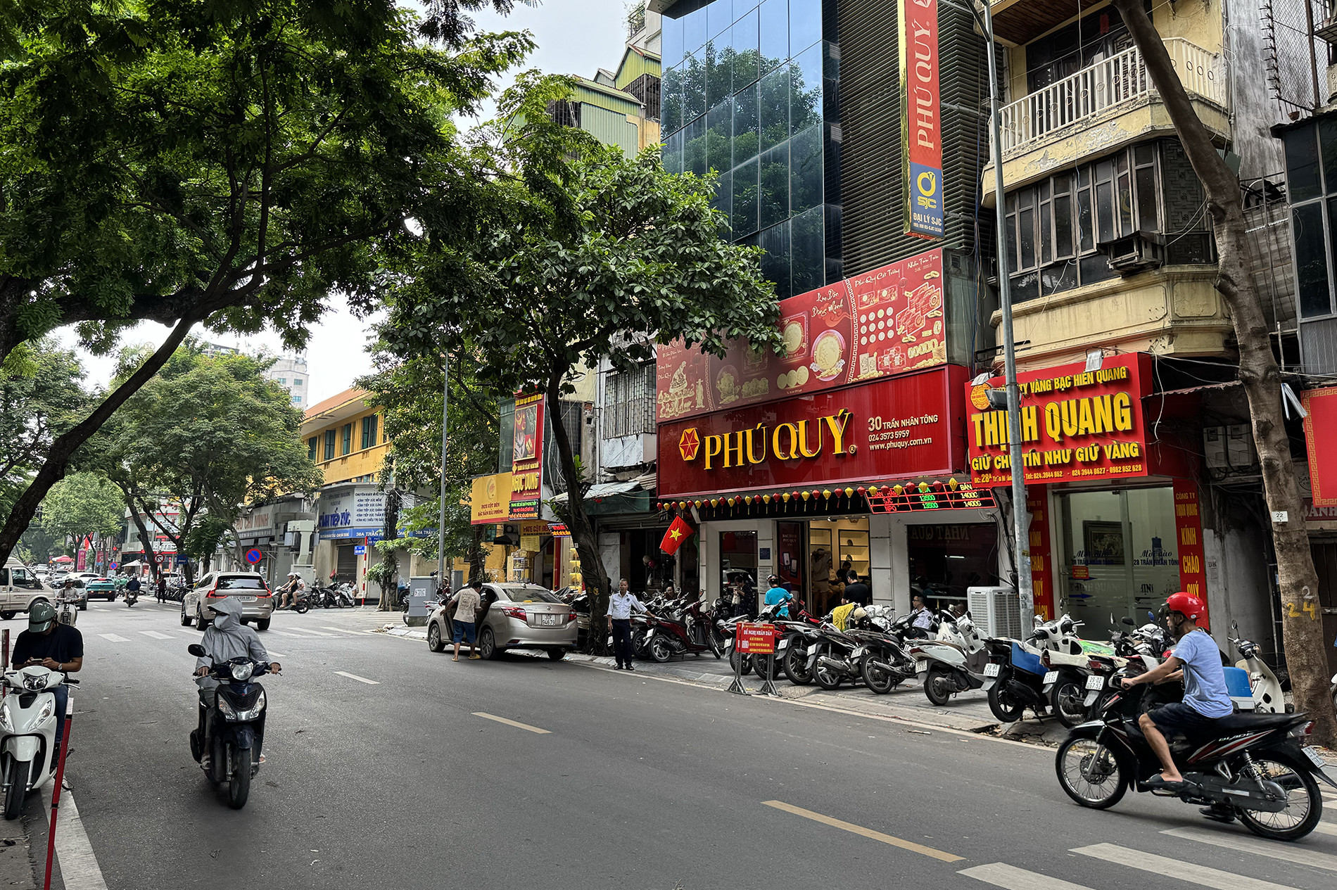 pho vang vang khach.jpg