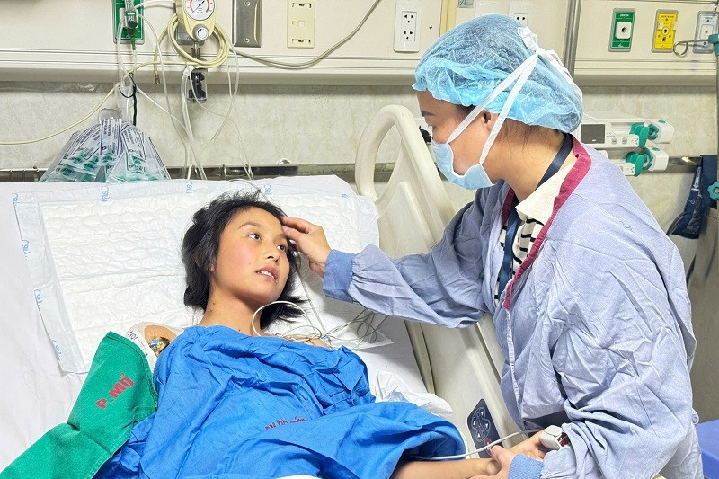 Sau ca ghép gan, cô bé 13 tuổi ở Hải Phòng cần cộng đồng giúp đỡ