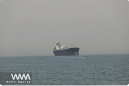 Tàu chở dầu ở eo biển Hormuz. Ảnh: WANA
