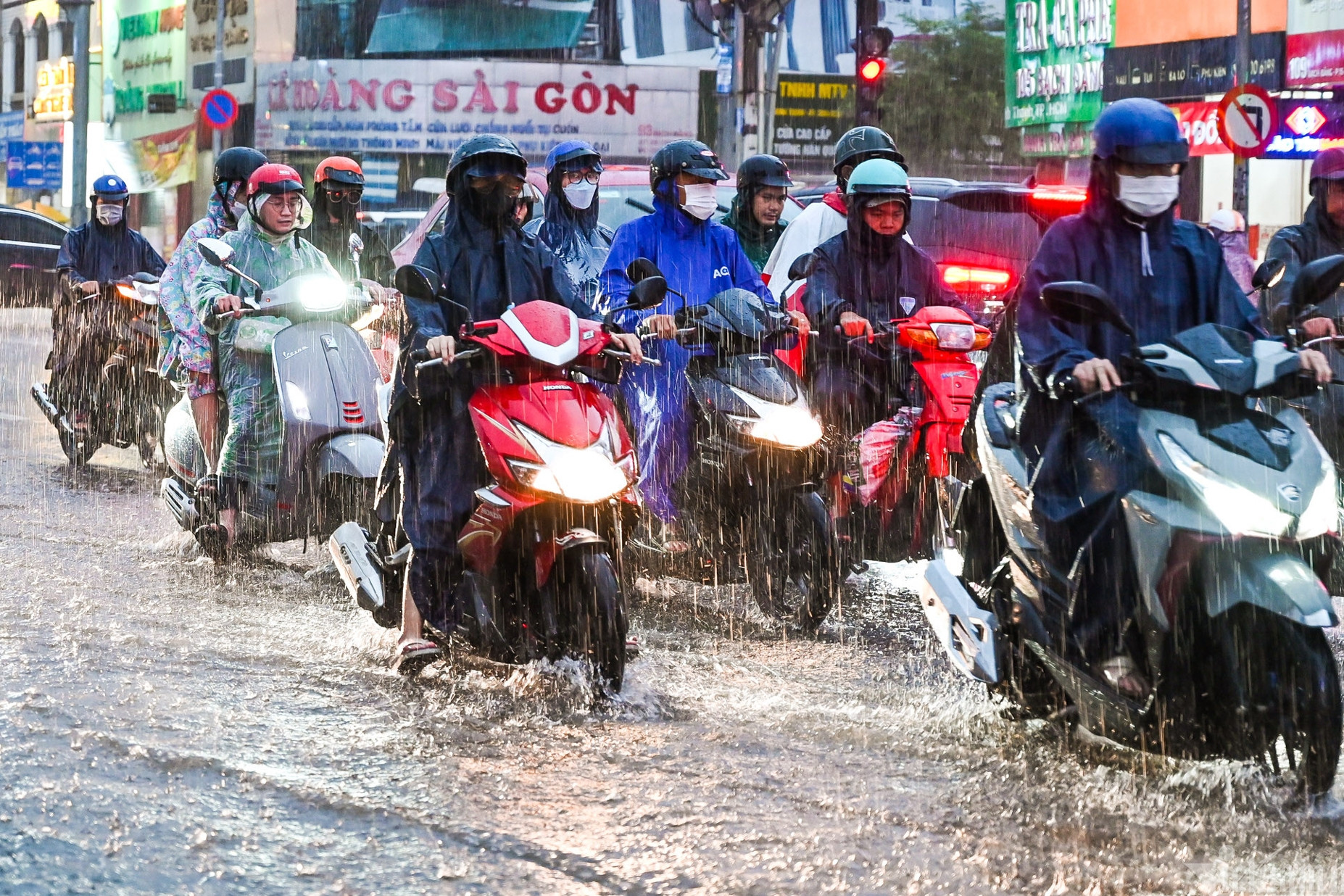 Dự báo thời tiết 25/7/2026: Miền Bắc còn mưa lớn, Nam Bộ mưa rải rác kéo dài
