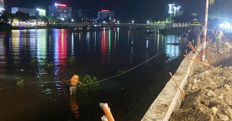 Hai bé trai rủ nhau tắm sông, một em tử vong, em còn lại mất tích
