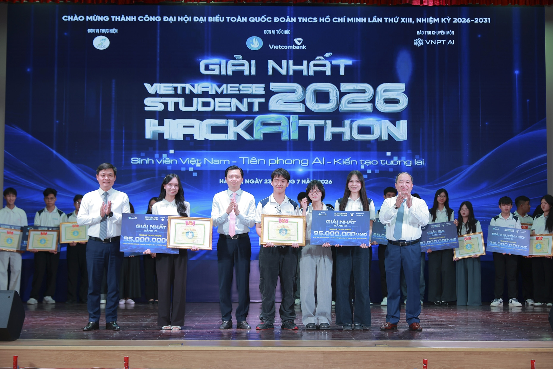 Hơn 20 trường đại học trên thế giới tham gia Vietnamese Student HackAIthon 2026