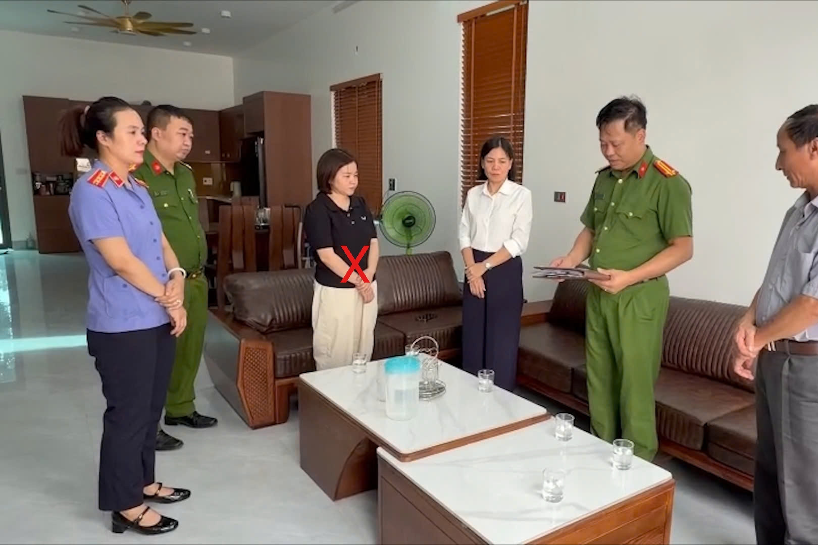 Một phụ nữ ở Phú Thọ bị khởi tố, lộ chiêu trò mua bán đất nhiều người dễ bị lừa