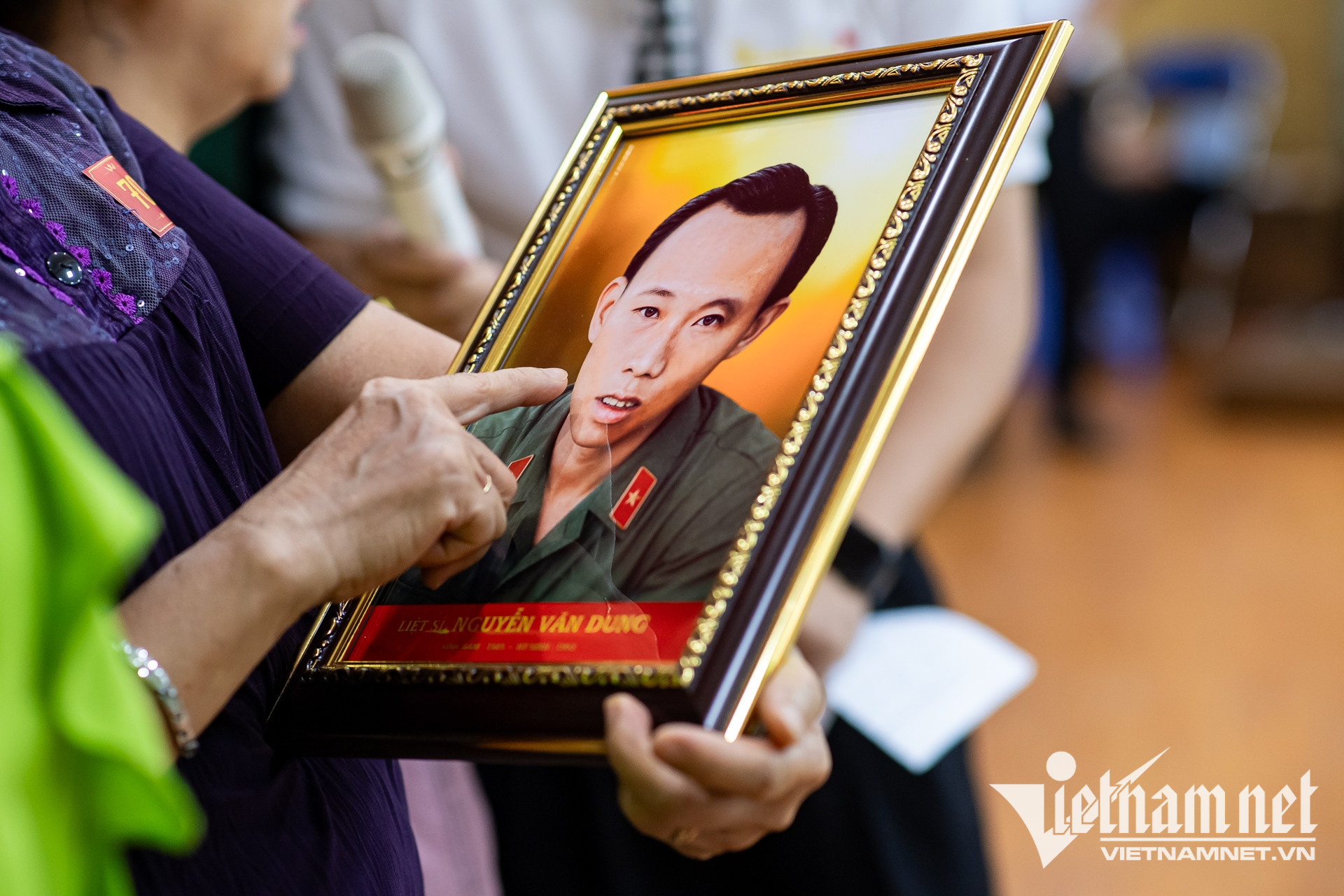 W-trao di ảnh liệt sỹ   Nguyễn Huế 7.jpg
