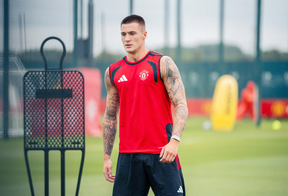 www_thesun_co_uk benjamin seso manchester united training 1097245266 (2).jpg