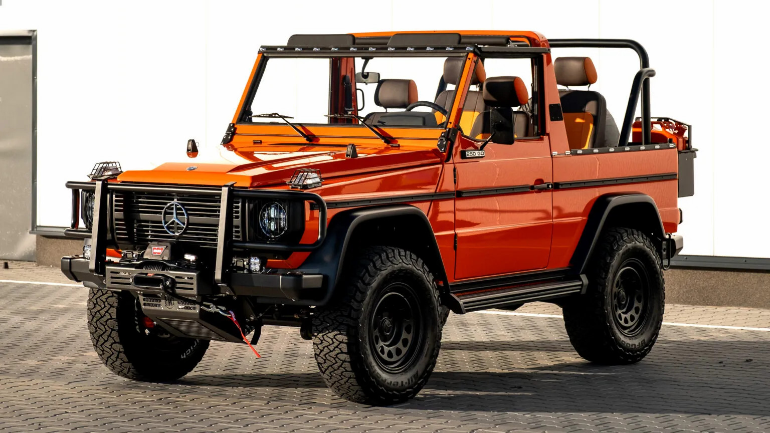 2B 018 Vintage Mercedes GWagon MagmaBeamOrange 070837 copy 1536x864.webp