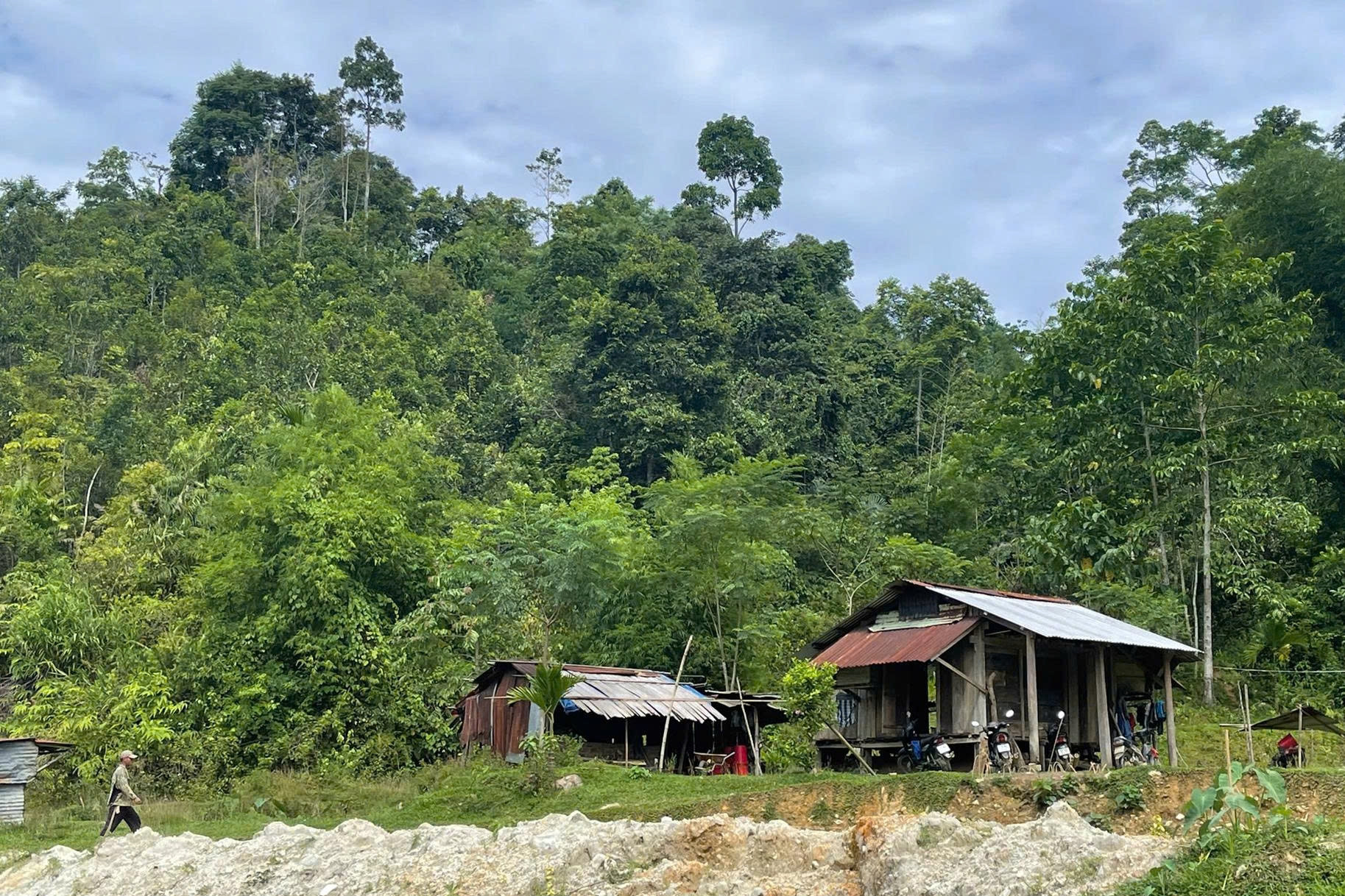 Bất an dưới những mái nhà tạm