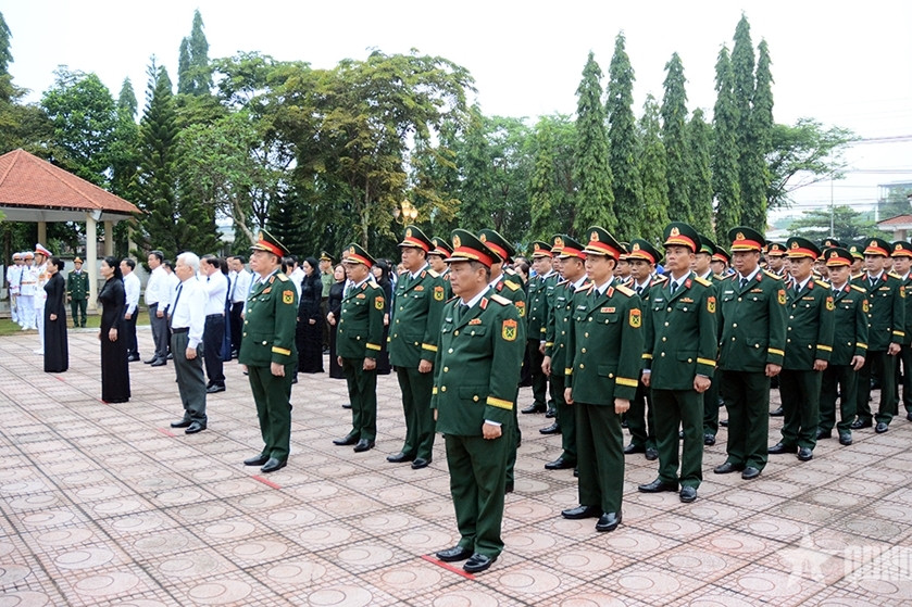 Đại tướng Nguyễn Trọng Nghĩa chủ trì lễ dâng hoa, dâng hương tại Tượng đài Chiến thắng chốt chặn Tàu Ô