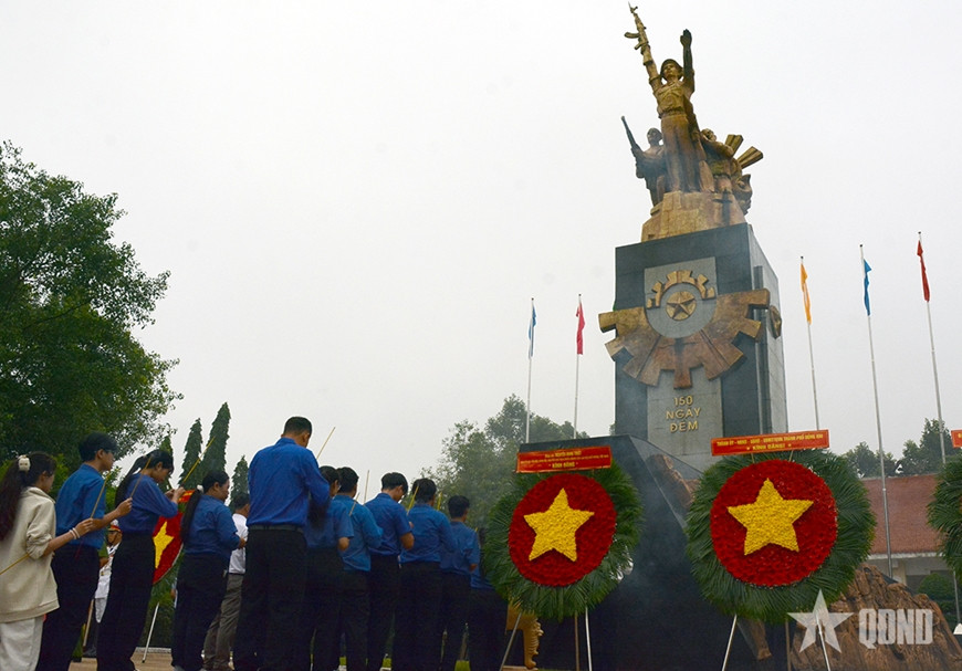 Đại tướng Nguyễn Trọng Nghĩa chủ trì lễ dâng hoa, dâng hương tại Tượng đài Chiến thắng Chốt chặn Tàu Ô