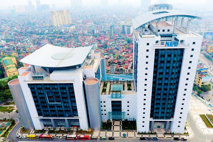 dh kinh te quoc dan.JPG