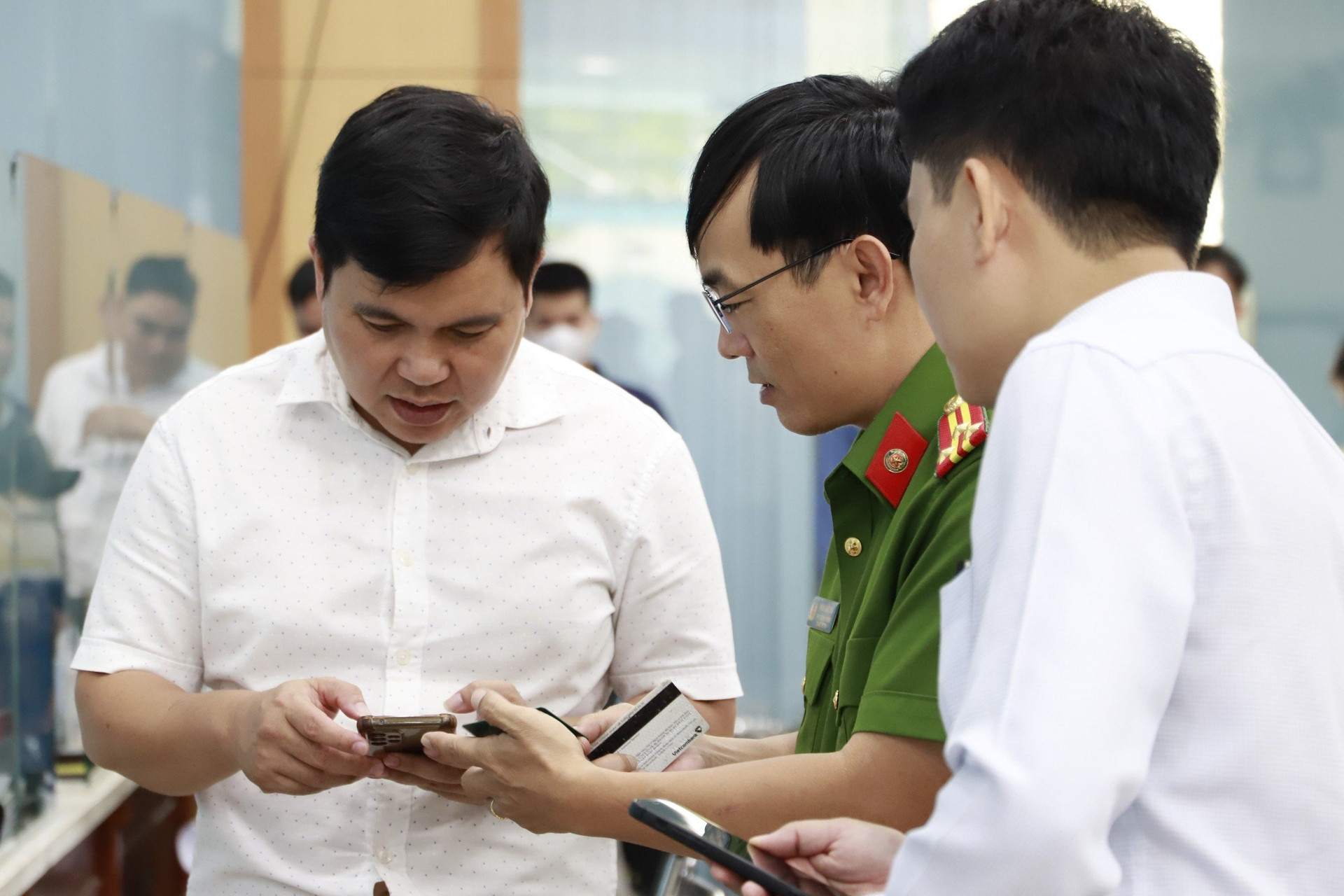 Huế triển khai các mô hình “Dân vận khéo”, hỗ trợ người dân dùng dịch vụ số