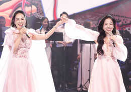 Minh Chuyên Khánh Ly song ca (2).jpg