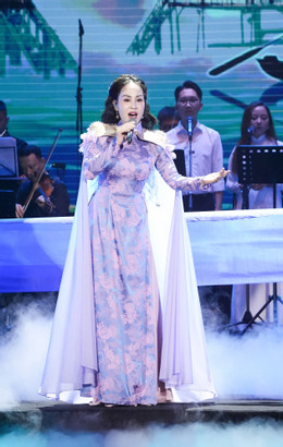 https://static-images.vnncdn.net/vps_images_publish/000001/000003/2026/7/25/nguyen-khanh-ly-20-450.jpg