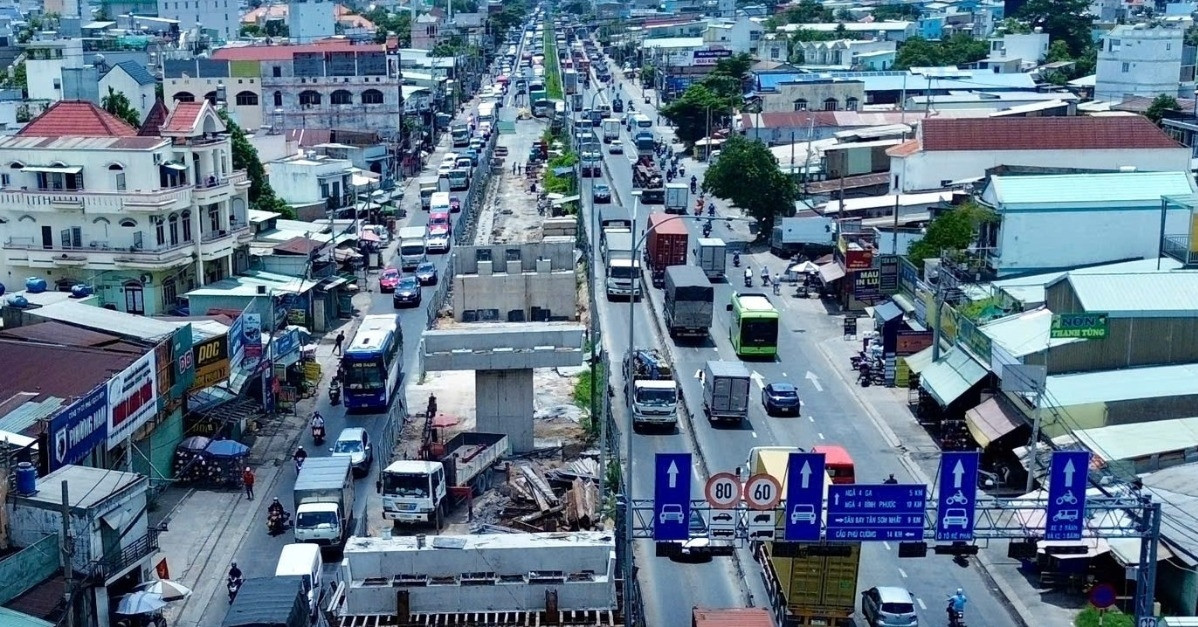 Tăng tốc thi công nút giao gần 400 tỷ đồng giữa &amp;apos;điểm nóng&amp;apos; kẹt xe ở cửa ngõ TPHCM