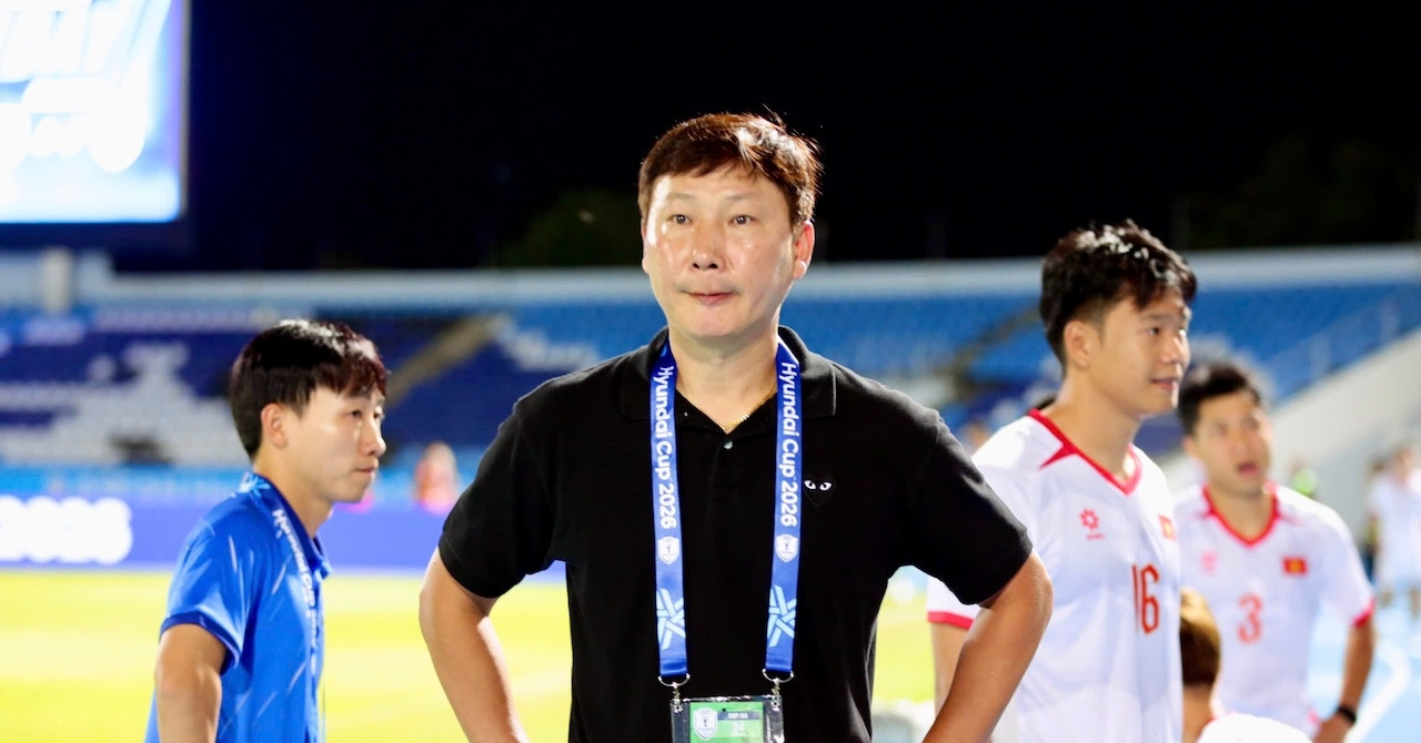 Tuyển Việt Nam: Lo thật hay cái bẫy của HLV Kim Sang Sik?