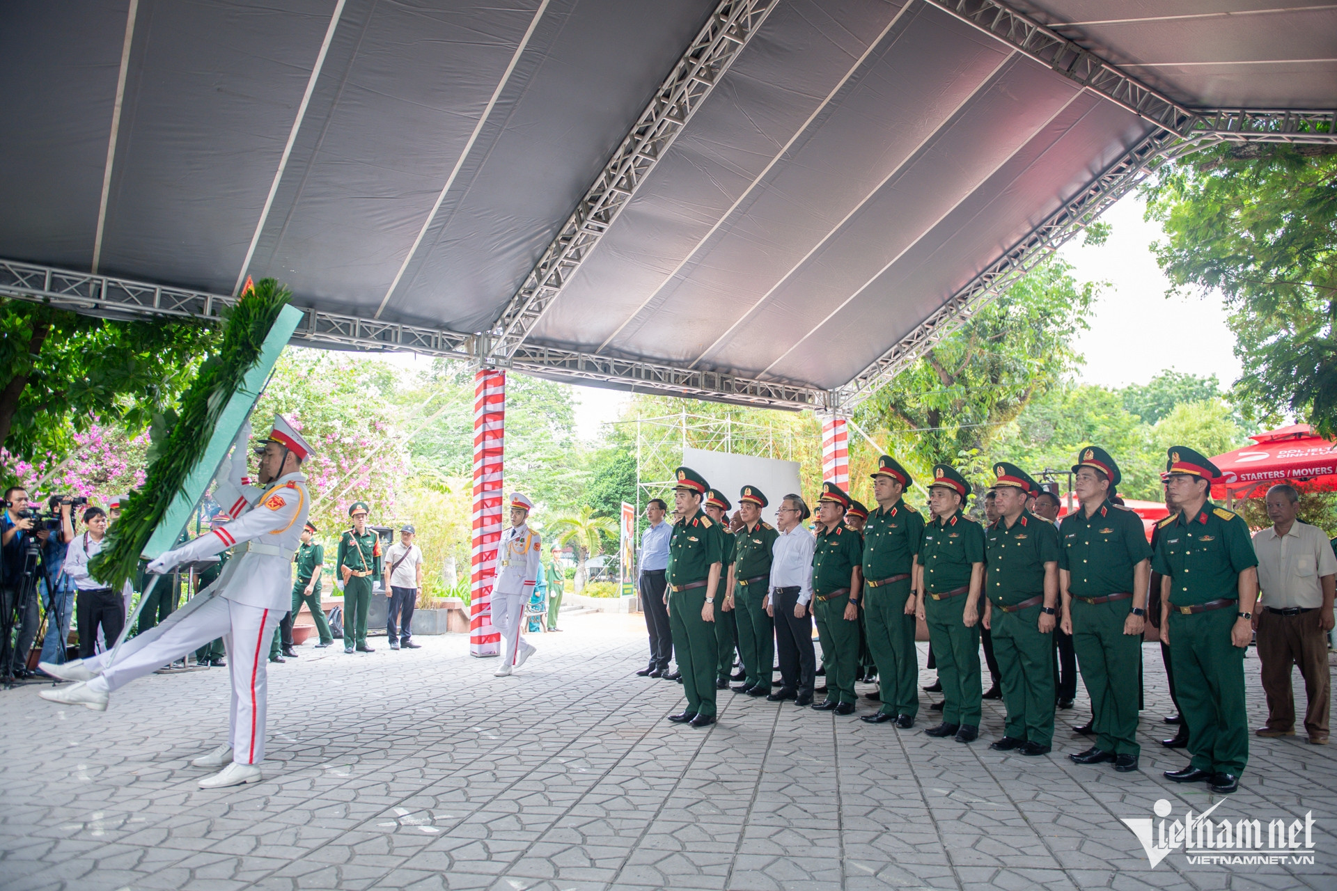 W-PTT Phan Văn Giang    Nguyễn Huế 2.jpg