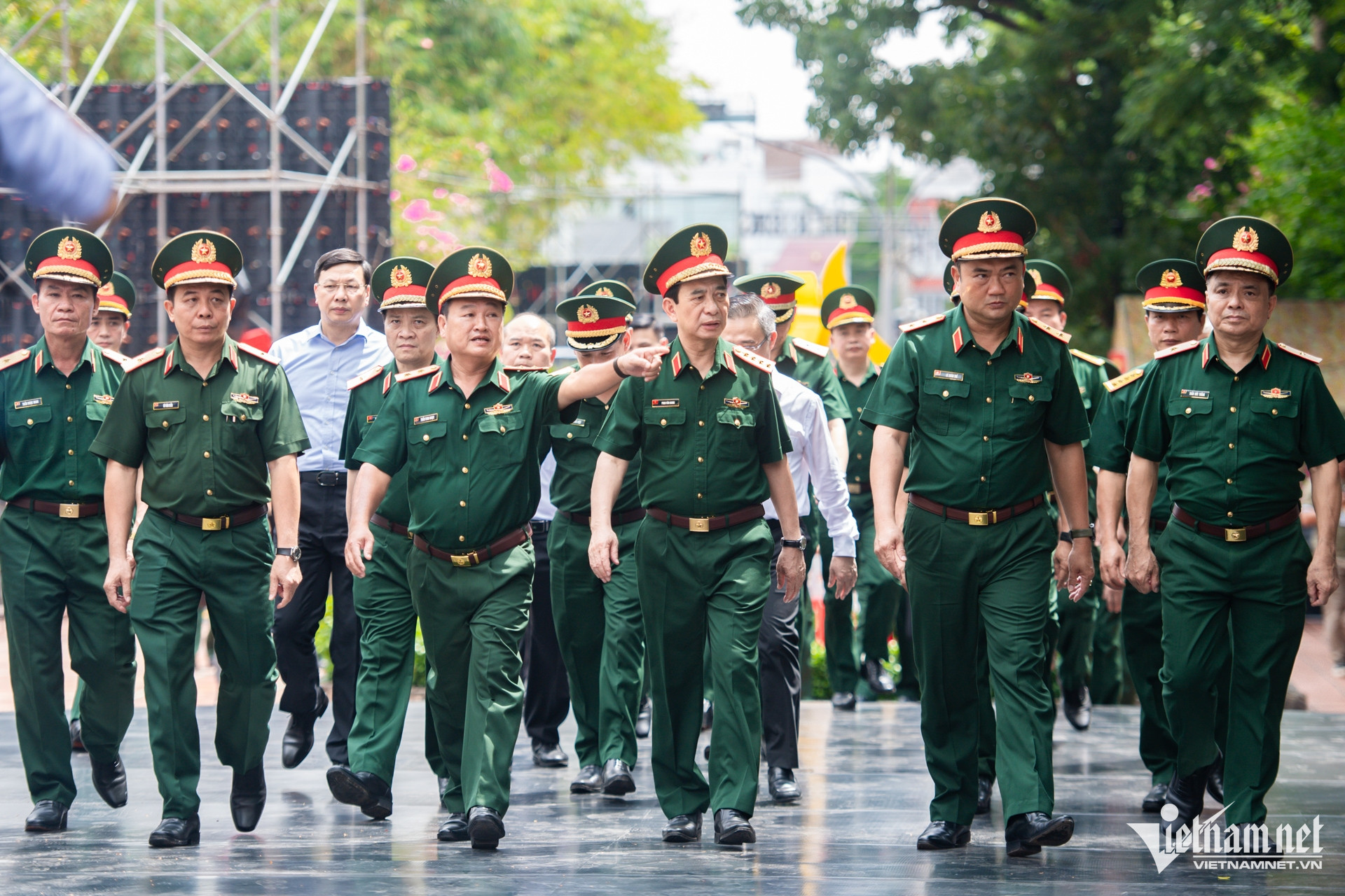 W-PTT Phan Văn Giang    Nguyễn Huế 4.jpg