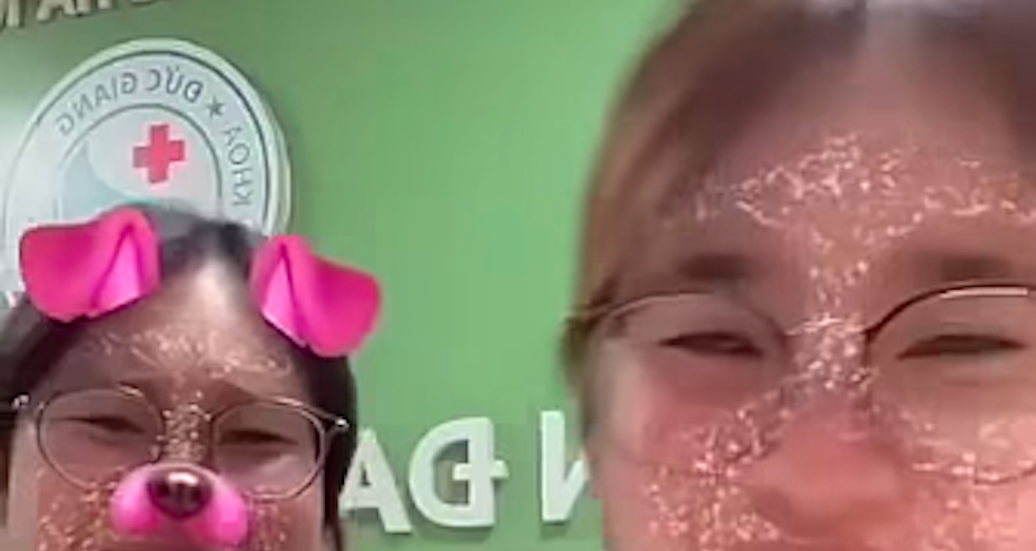 Bệnh viện nói về clip cô gái ngồi quầy tiếp đón...