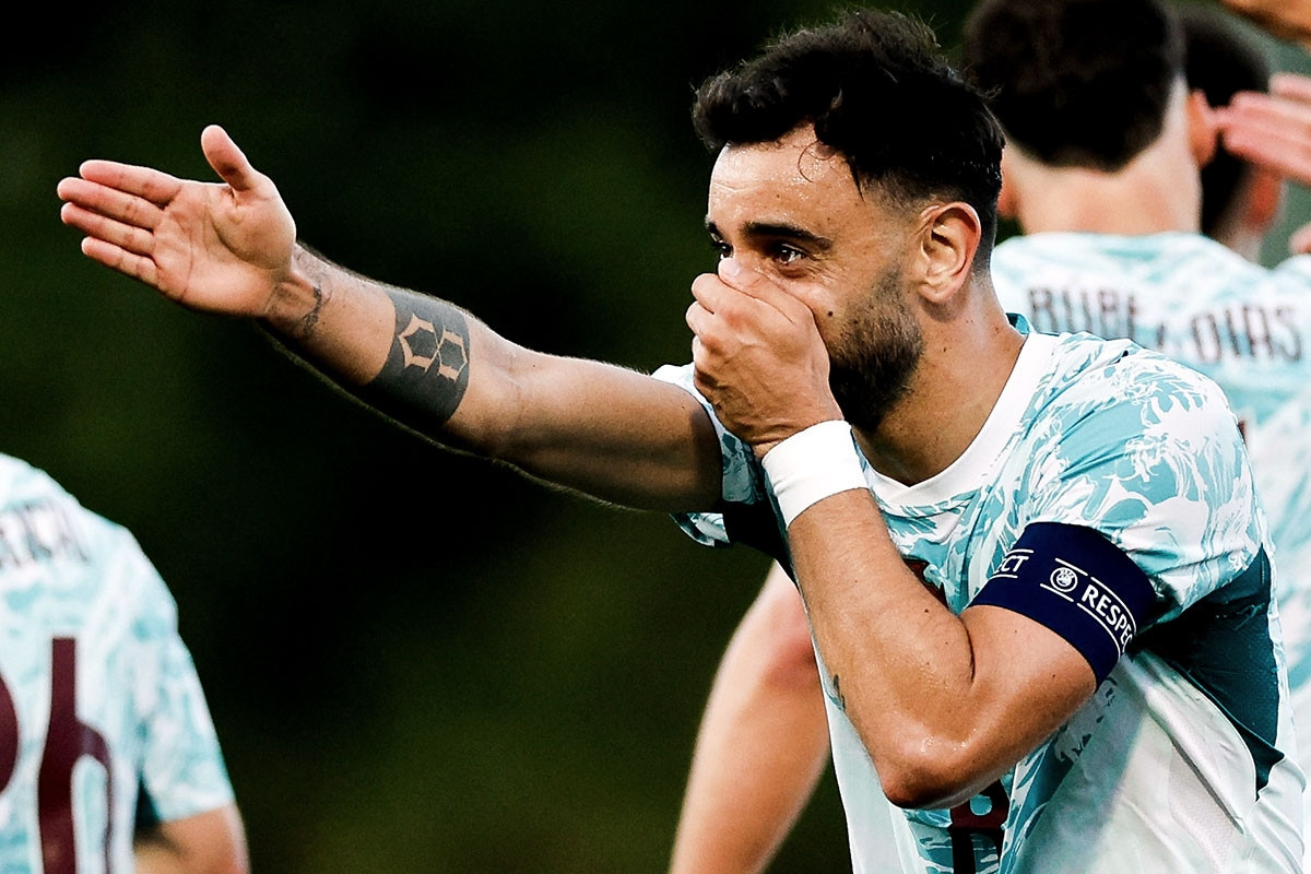 Gatalatasaray hỏi mua Bruno Fernandes khiến MU dao động