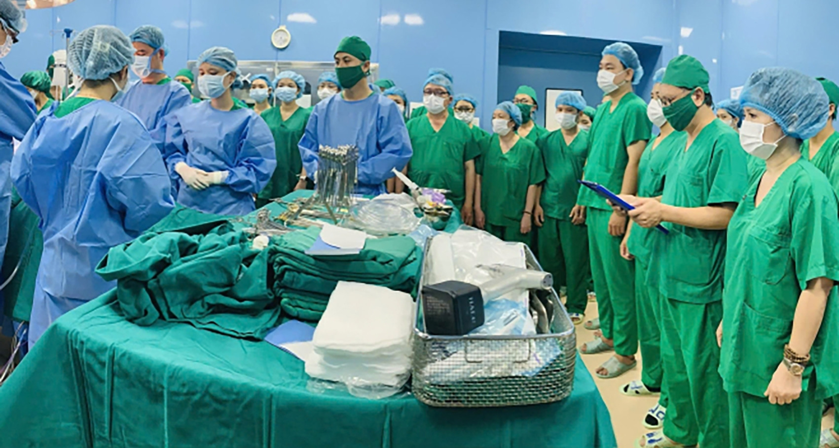 Hàng chục bác sĩ cúi đầu tri ân nam thanh niên 19 tuổi hiến tạng cứu 5 người