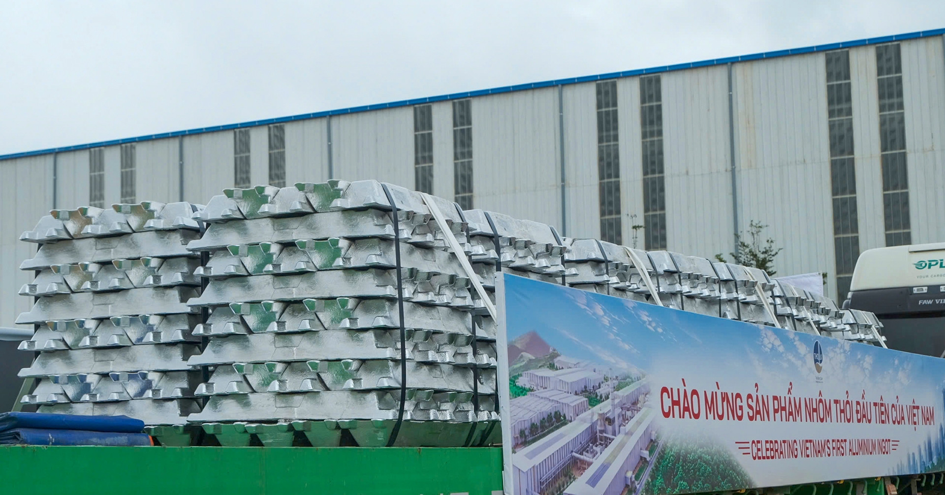 Lần đầu tiên Việt Nam sản xuất được thỏi nhôm