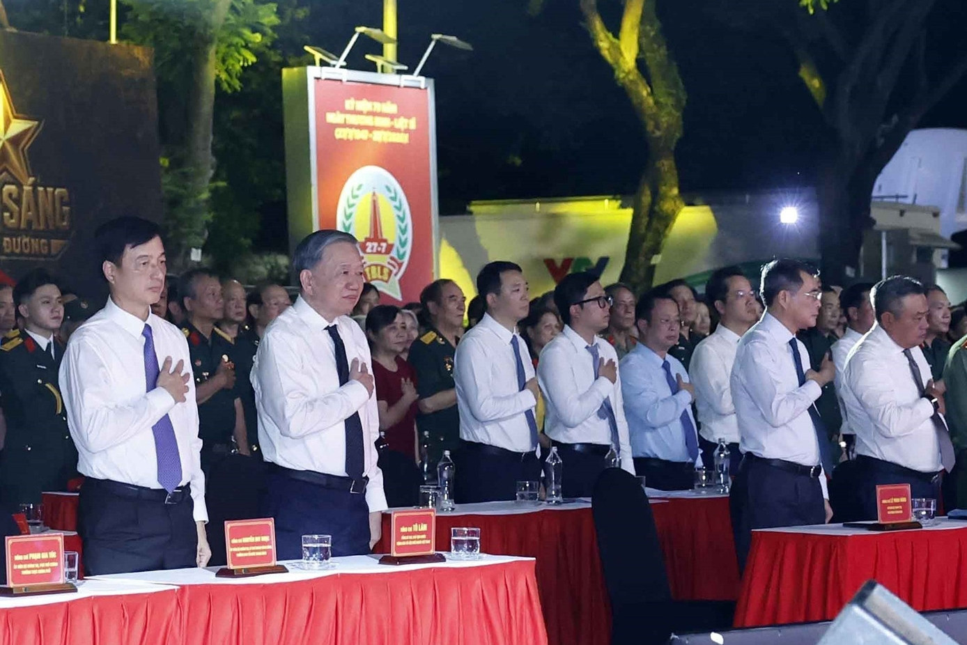 Lãnh đạo Đảng, Nhà nước dự Cầu truyền hình 'Sao sáng dẫn đường'