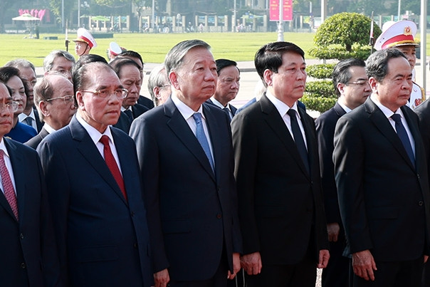 Lãnh đạo Đảng, Nhà nước tưởng niệm các Anh hùng liệt sĩ, vào Lăng viếng Bác