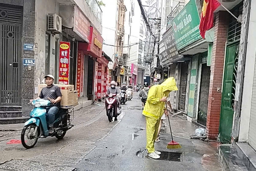 Mưa lớn đầu mùa và phép thử với các công trình chống ngập mới của Hà Nội