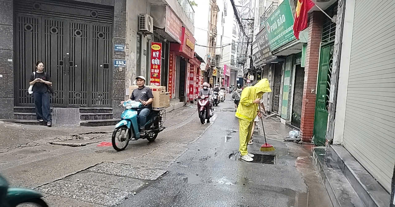 Mưa lớn đầu mùa và phép thử với các công trình chống ngập mới của Hà Nội