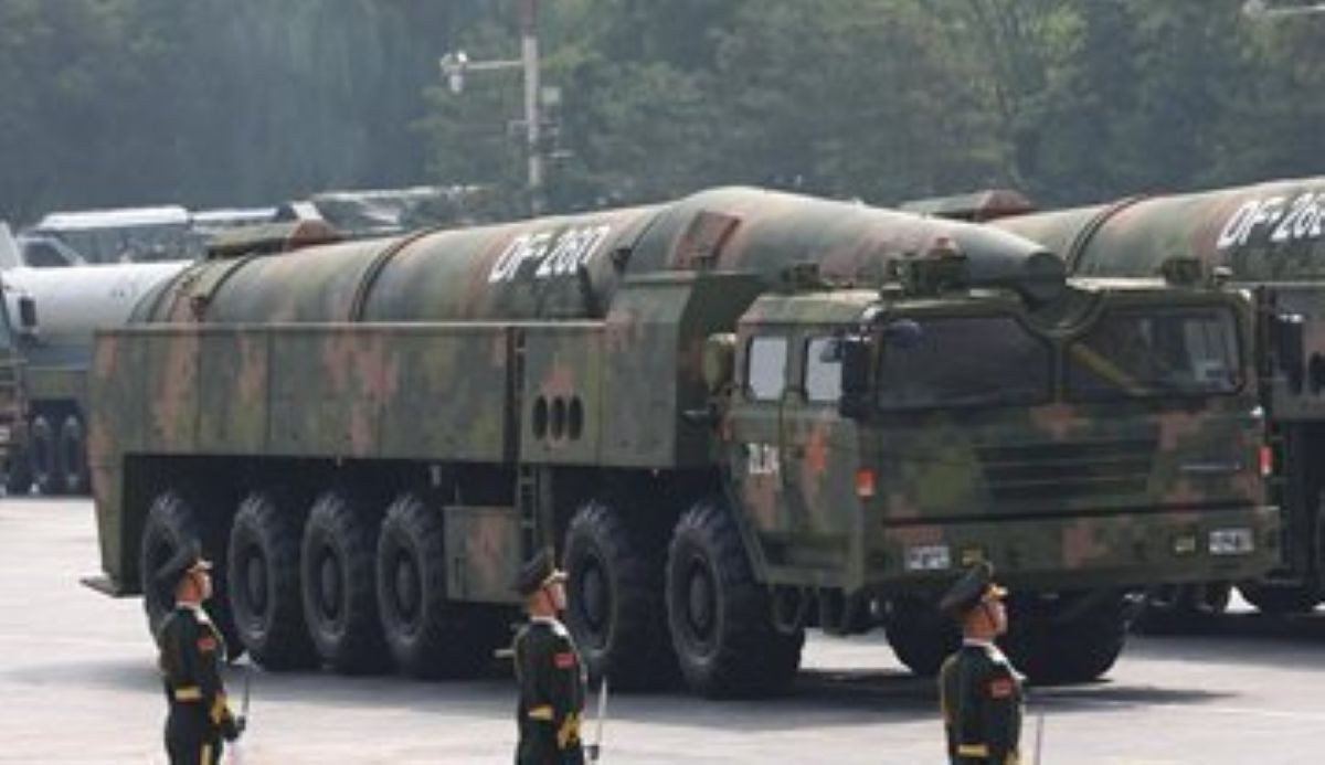 Tên lửa DF 26D 1.jpg