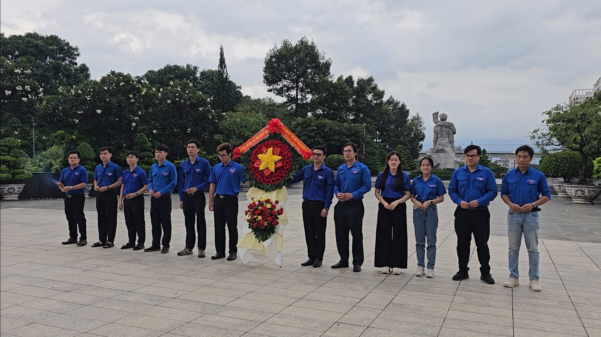 1. Thanh nien EVNSPC.jpg