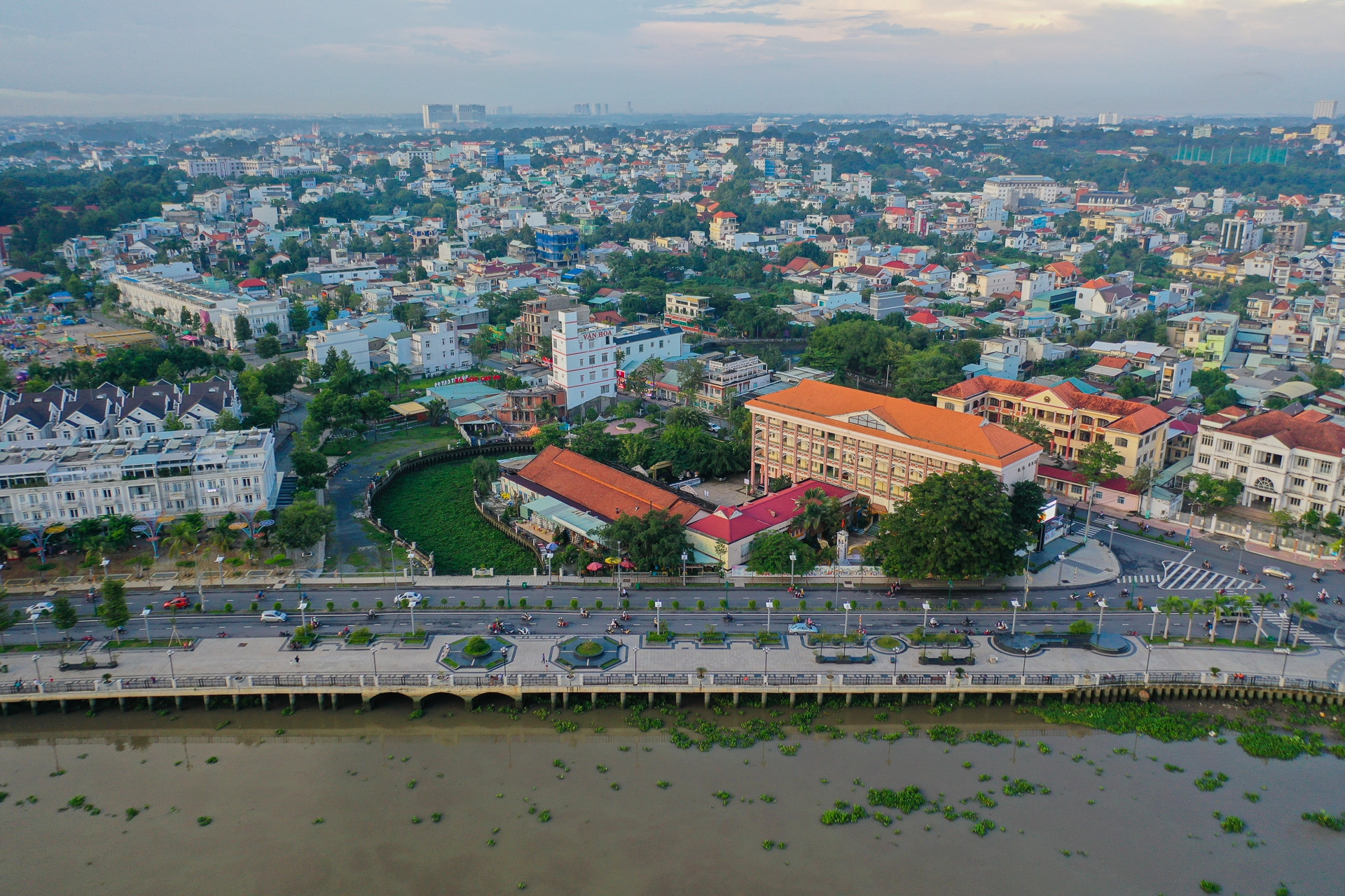Bán đất 6,5 tỷ không hỏi ý kiến các con, cha mẹ suýt mất thêm 1 tỷ đồng