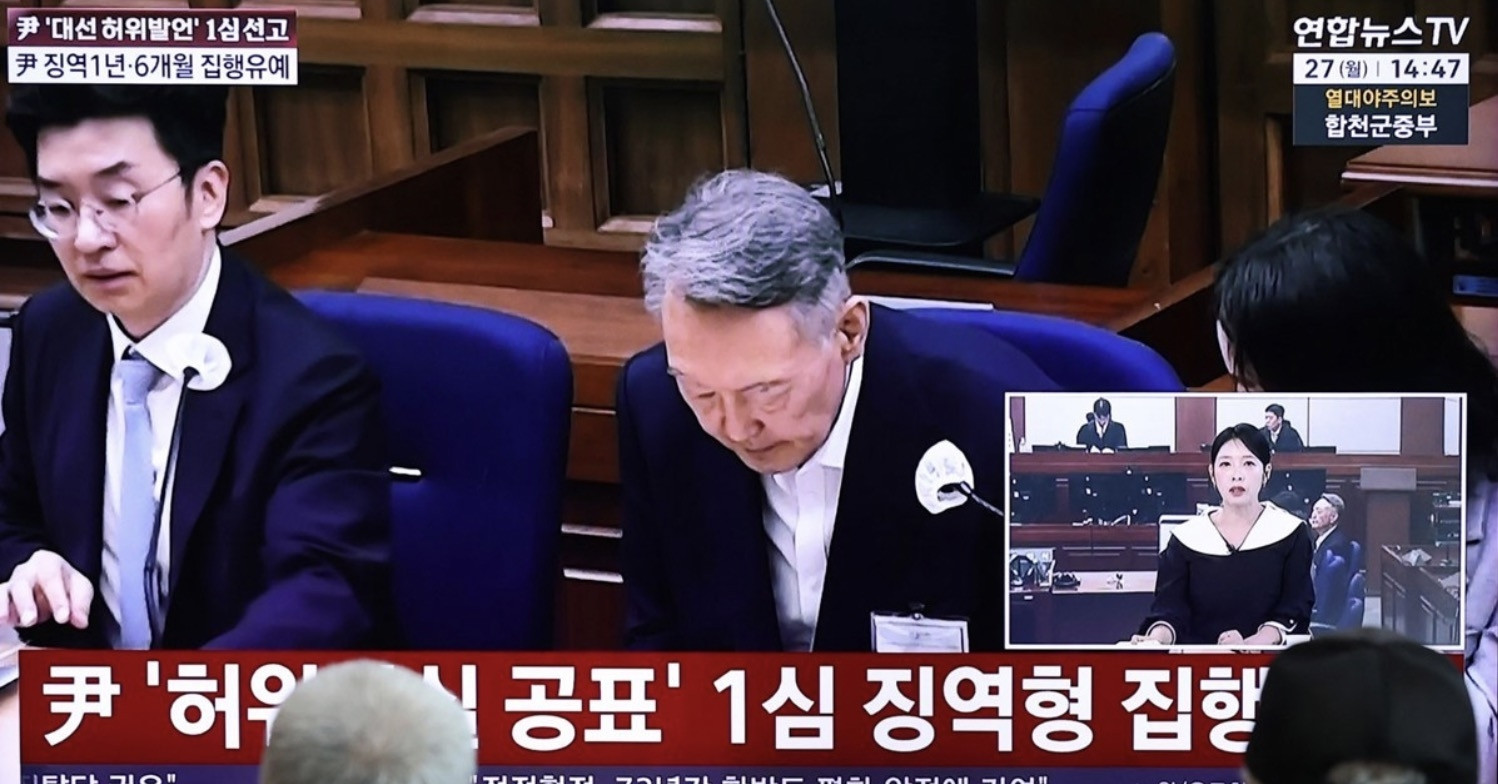 Cựu Tổng thống Hàn Quốc Yoon Suk-yeol lĩnh án tù treo