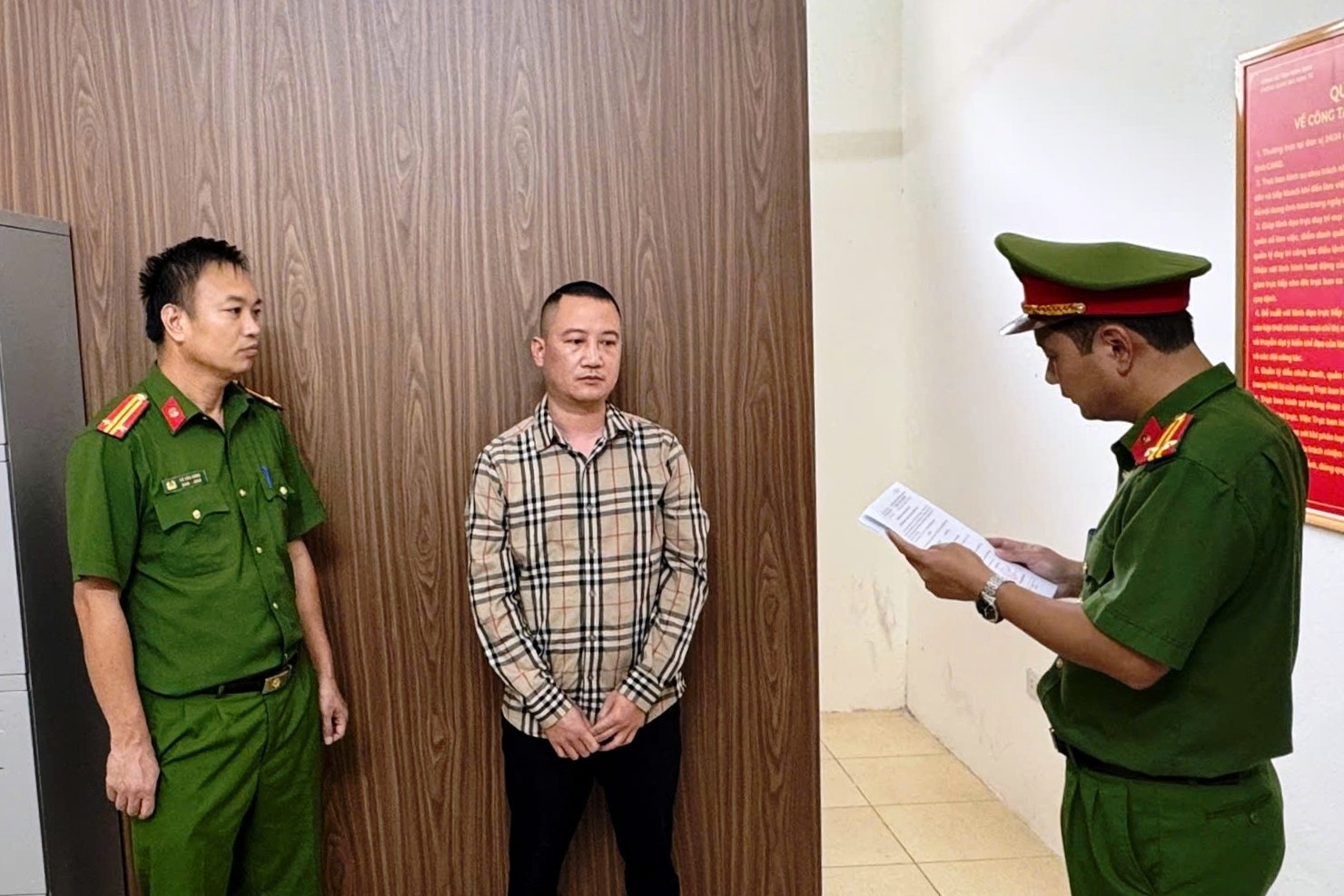 Khai thác trái phép hàng trăm tấn quặng antimon, 2 người bị khởi tố
