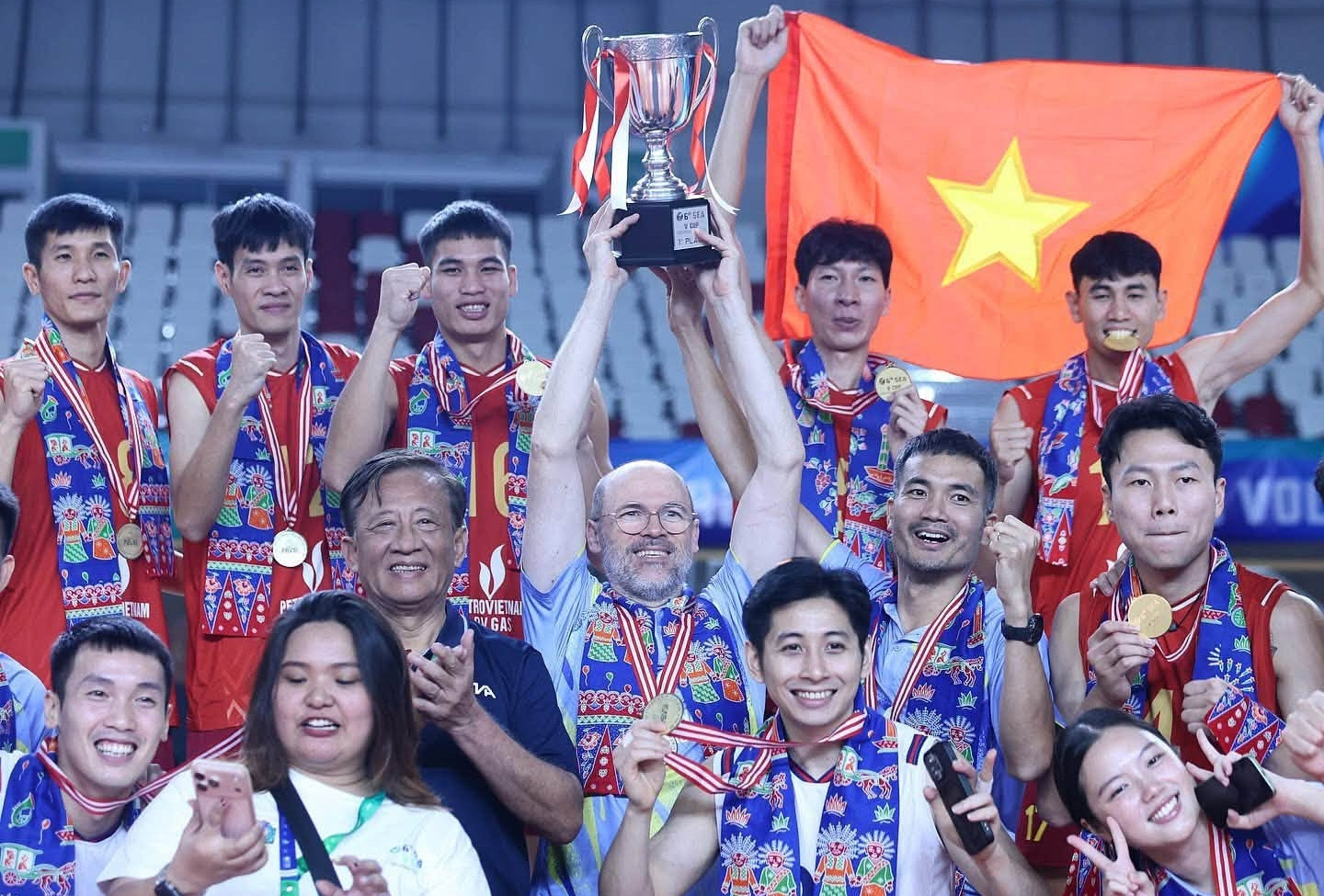 Khoảnh khắc lịch sử của bóng chuyền nam Việt Nam với chức vô địch SEA V.Cup