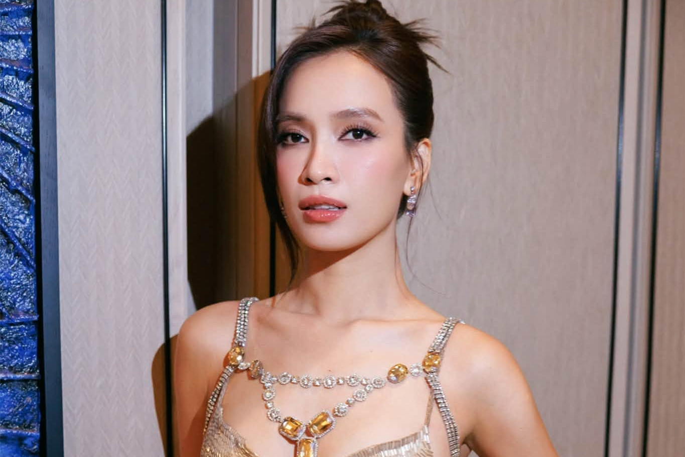 Nữ ca sĩ Việt làm nghề thầm lặng 17 năm nhưng là đồng sở hữu 4 cửa hàng lớn