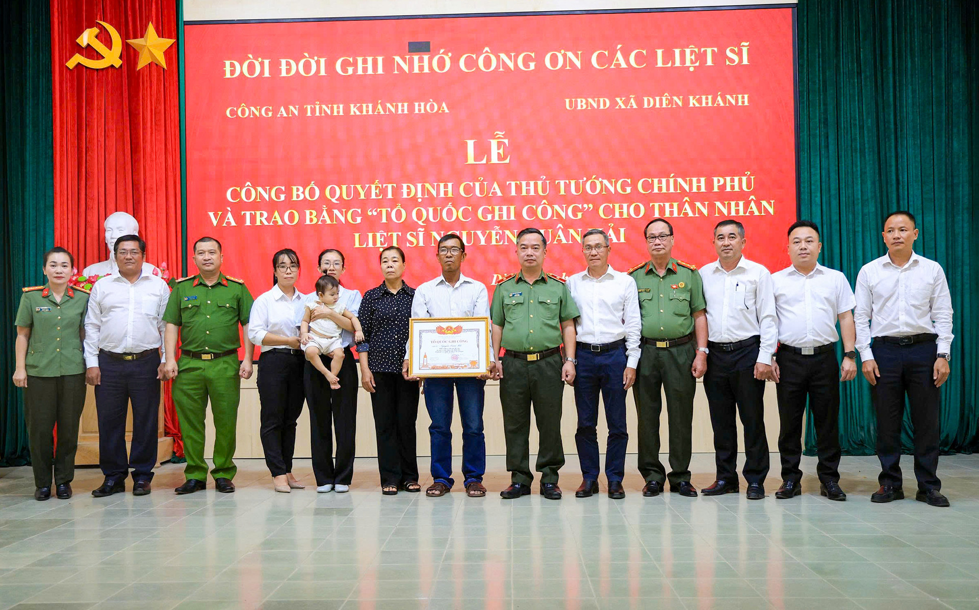 To quoc ghi cong 1.jpg