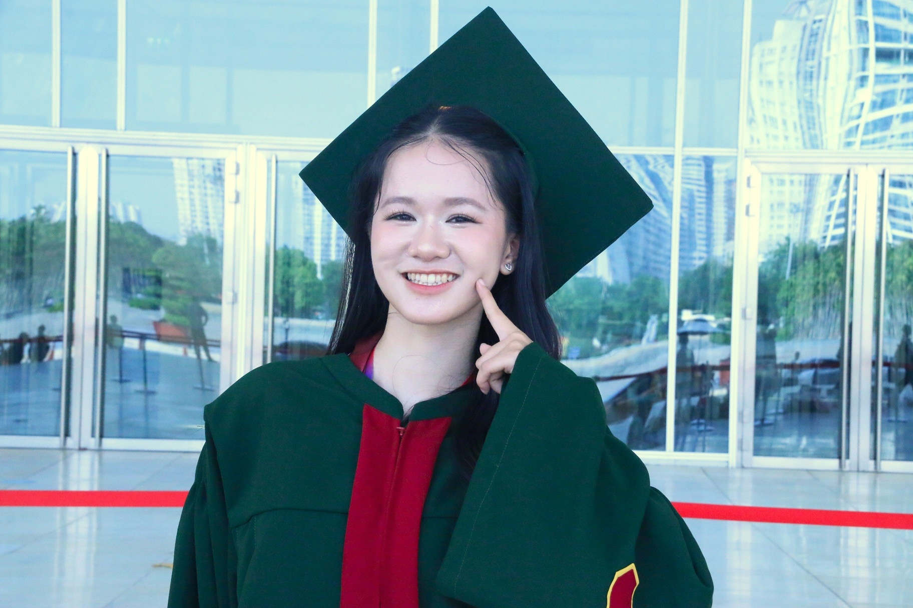 Từng trượt nguyện vọng 1 đại học, nữ sinh trở thành thủ khoa, trúng tuyển Big 4