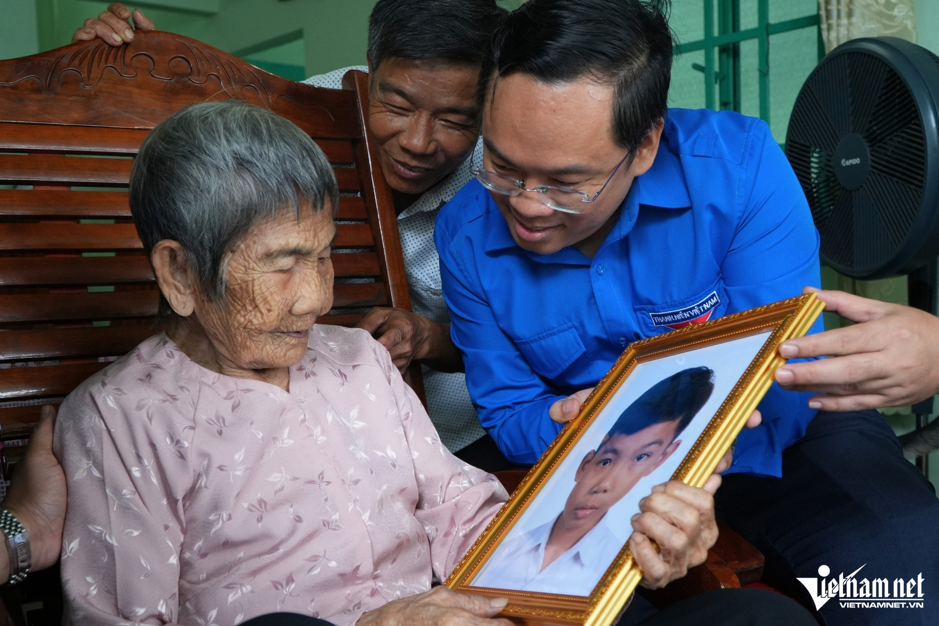 W-trao anh phuc dung3.jpg