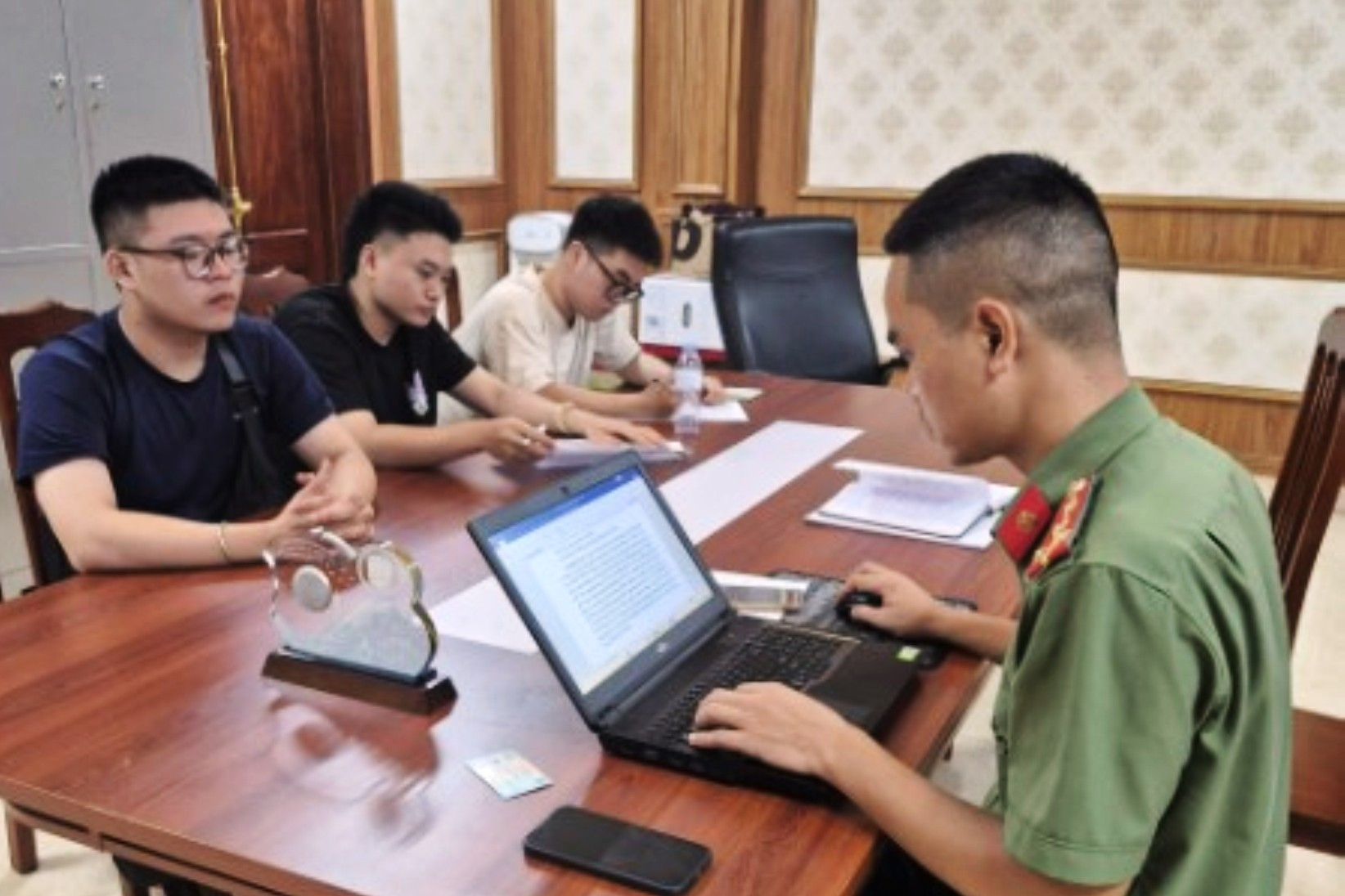 Hành vi khó chấp nhận khiến 3 thanh niên bị Công an Ninh Bình mời làm việc